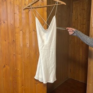 Robe courte en satin ZARA